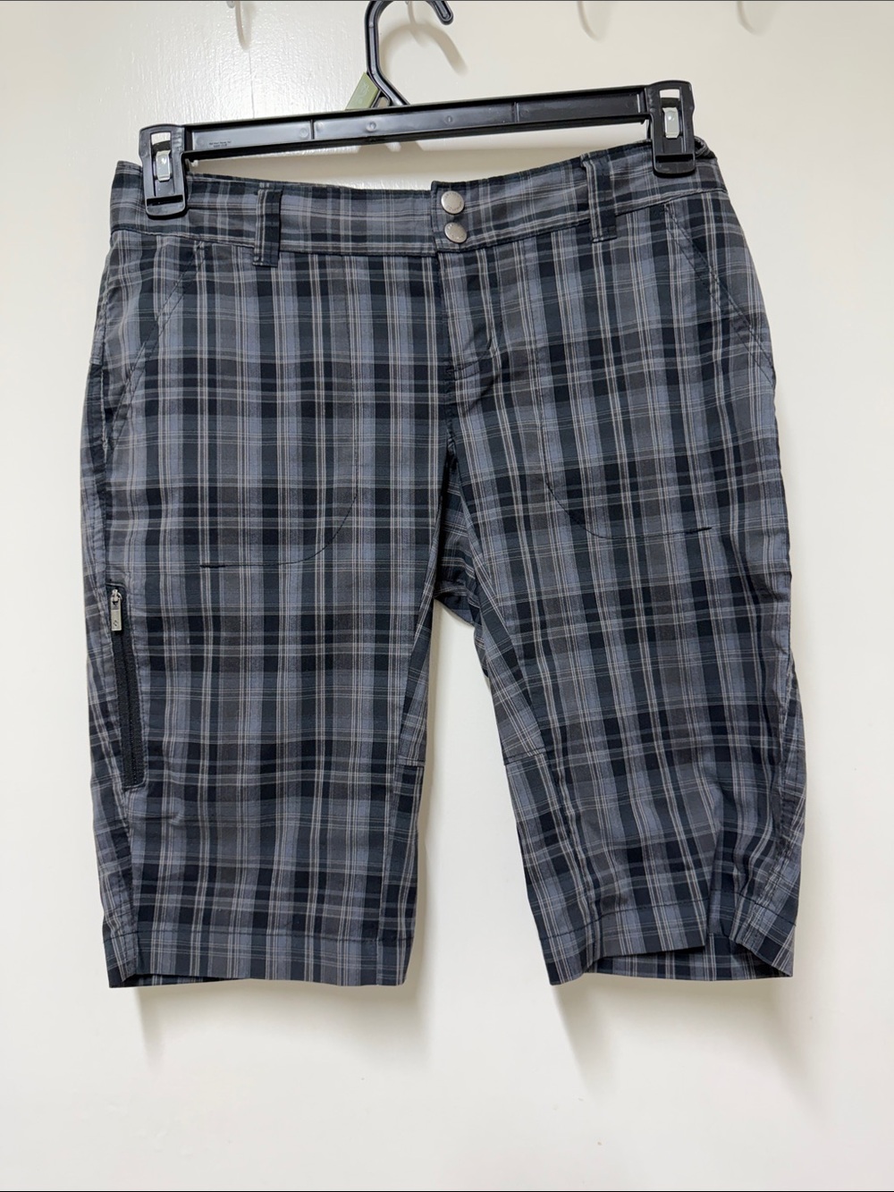 Columbia Gray Plaid Cargo Shorts